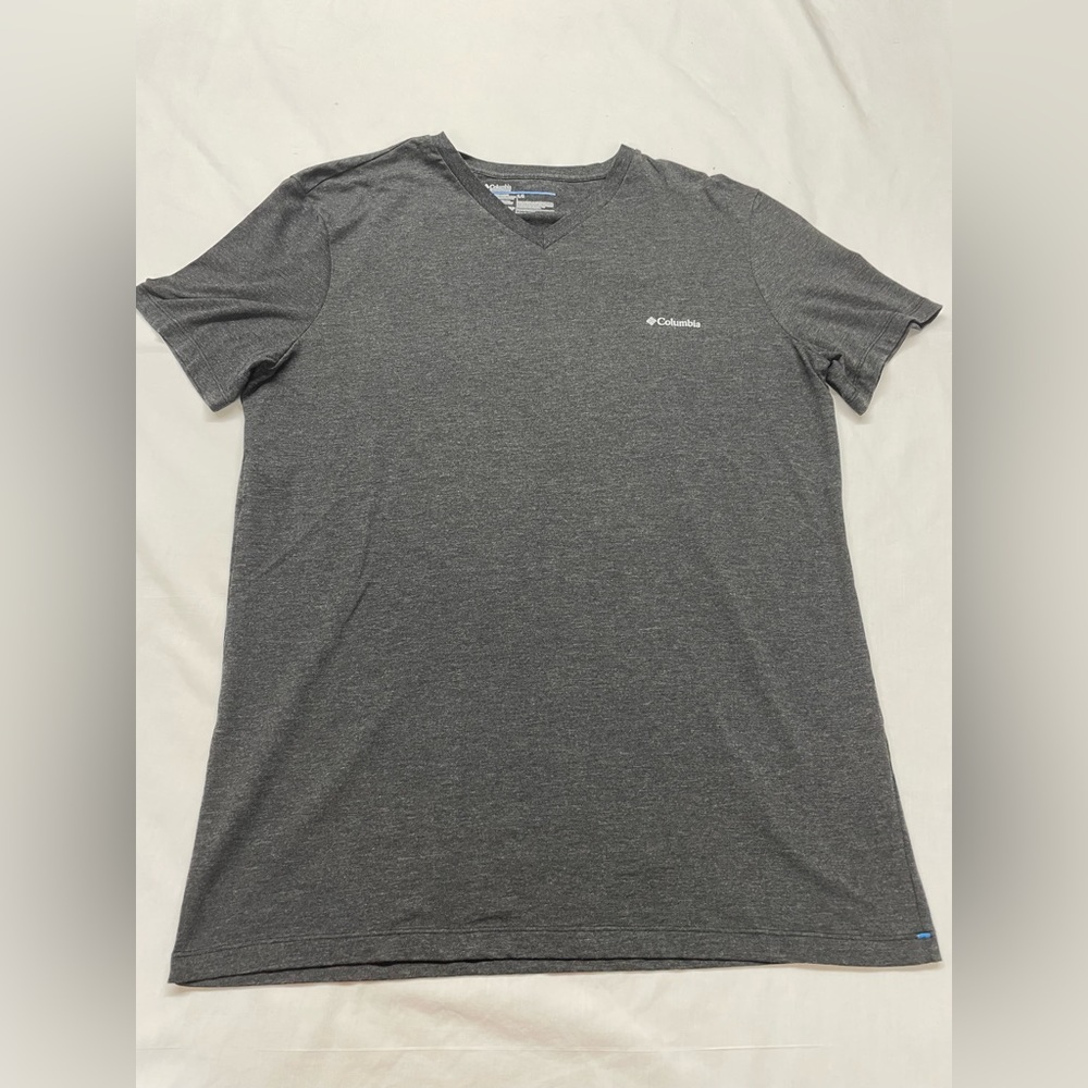 Mens Columbia V-neck Gray Short Sleeve T-Shirt Size L/G - Picture 1 of 5